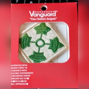 (1) U.S. Army 4th Infantry Division Full Color Shoulder Sleeve Patch